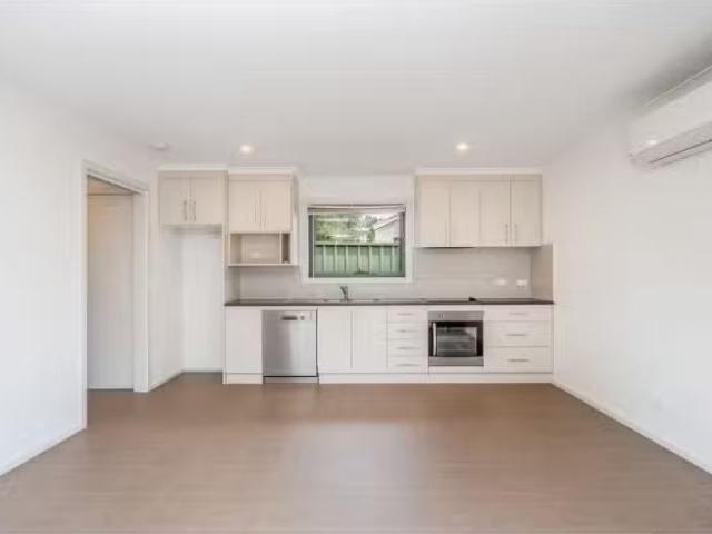 Just in! 2/10 Derham Court, WANNIASSA Townhouse for rent List.