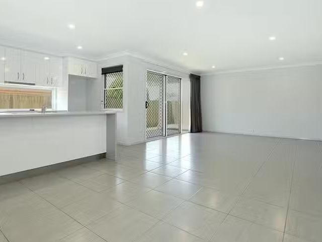 Deal! 2/10 Fitzpatrick Street, Wilsonton, QLD 4350