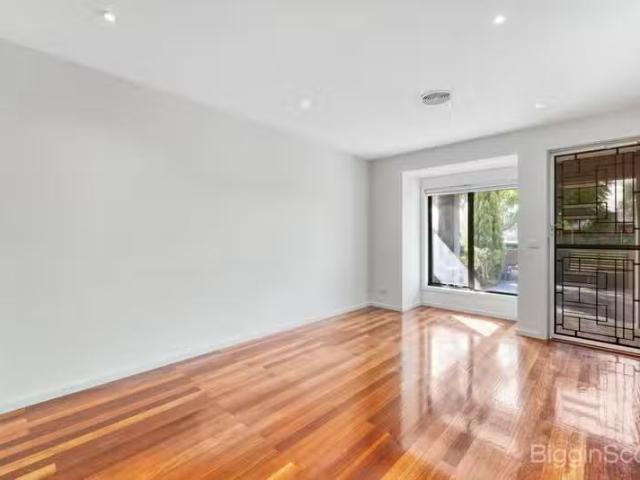 Just in! 2/111 Mitchell Street, Maidstone VIC 3012