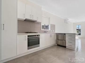 Just in! 2/115 Rees Road, Weir Views, VIC 3338