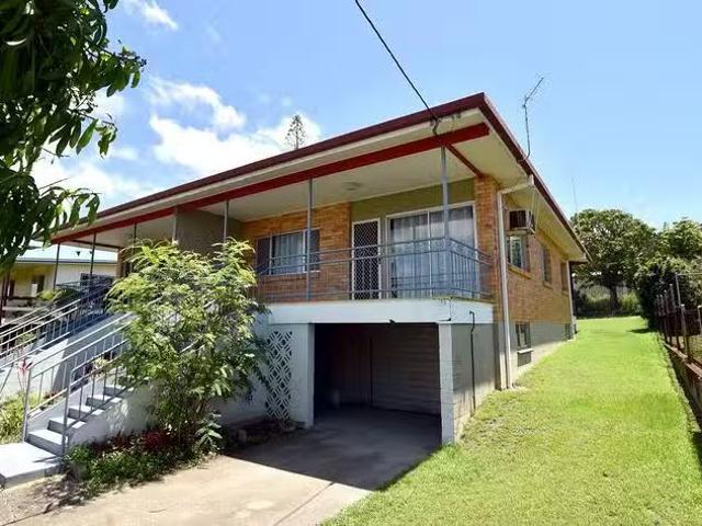 Charming 2/11 Fletcher Street, West Gladstone, QLD 4680