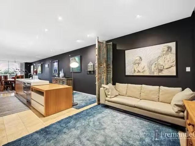 Deal! 2/11 Leighton Beach Boulevard, North Fremantle, WA 6159