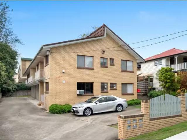 Just in! 2/11 Newton Street, Coorparoo Apartment for rent Lis.