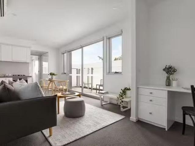 Charming 213/33 James Street, Windsor, VIC 3181