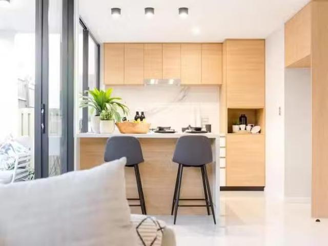 Unique 2/146 Padstow Road, Eight Mile Plains, QLD 4113