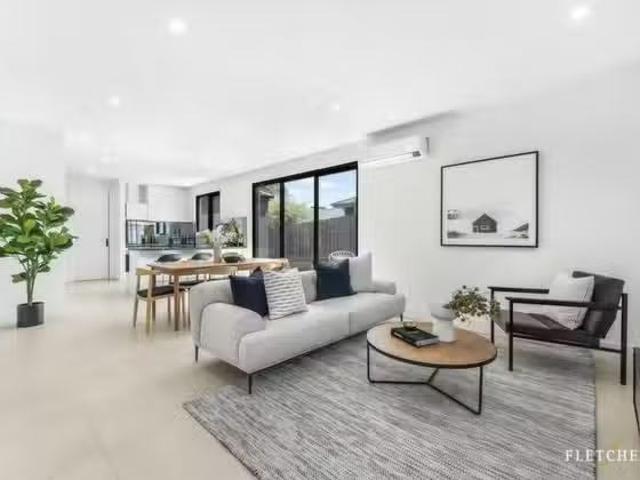Cozy 2/14 Moore Ave, Croydon VIC 3136 Townhouse For Lease