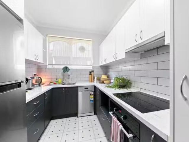 Charming 2/15 Egerton Road, Armadale VIC 3143