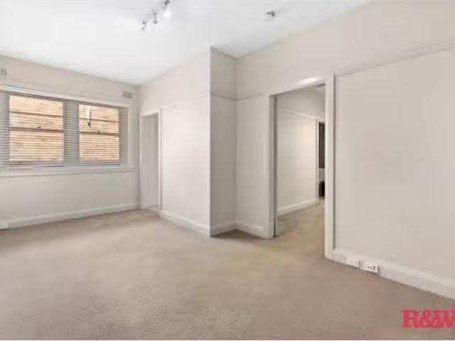 Cozy 2/164 Glebe Point Road, Glebe Apartment for rent Listed.
