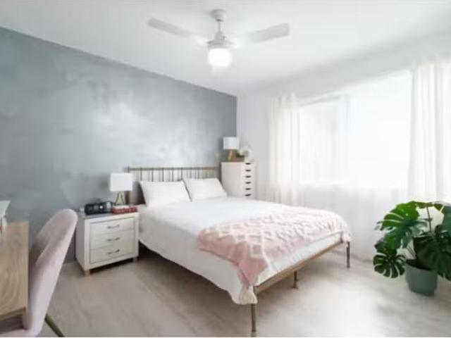 For Rent! 2/164 Norman Avenue, NORMAN PARK Townhouse for rent.