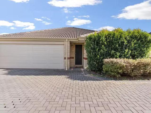 Deal! 2/16 Andrea Way, Queens Park, WA 6107
