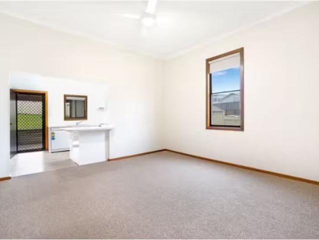 Charming 2/16 Station Street, Whitebridge House for rent List.