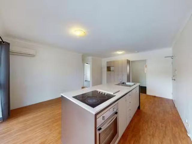For Rent! 2/179 Sir Fred Schonell Drive, St Lucia, QLD 4067