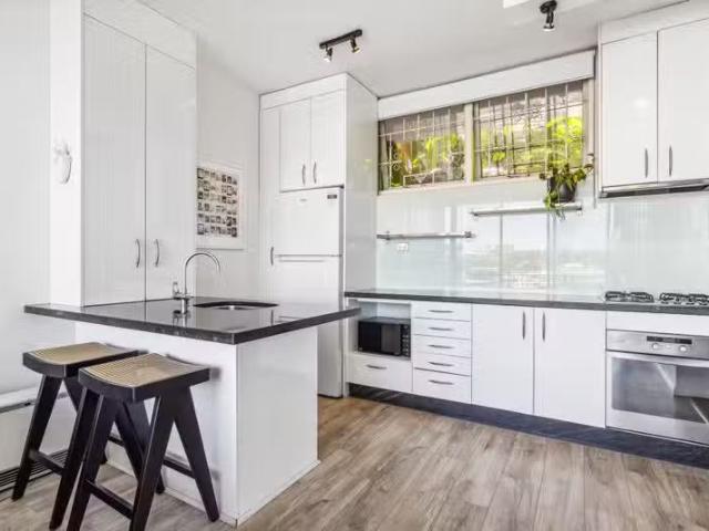 Cozy 2/19 Eastbourne Road, Darling Point NSW 2027