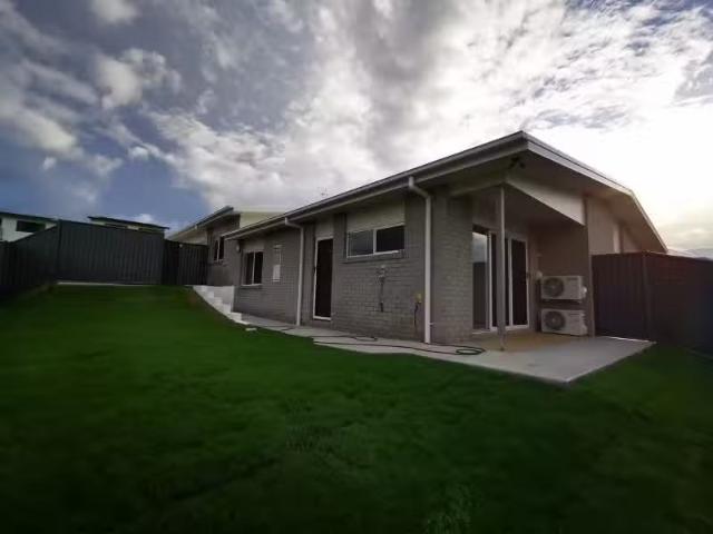 Cheap 2/19 Presentation Crescent, Cumbalum Townhouse for rent.