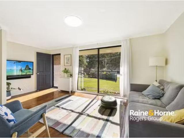 Unique 21 Mimosa Road, BUDGEWOI House for rent Listed by Jaci.