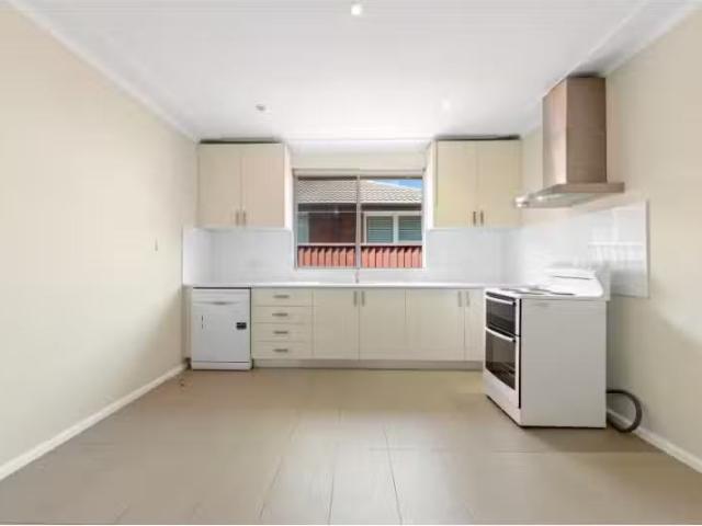 Charming 21 Alma Road, Maroubra House for rent Listed by Hann.
