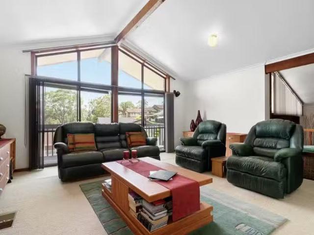 Cheap 21 Bulbine Street, ENGADINE House for rent Listed by Ca.