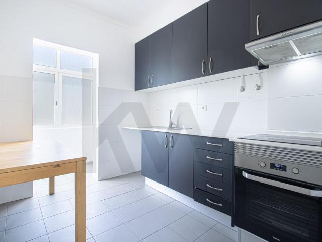 Nice 2+1 bedroom apartment with balconies for rent in Alverca