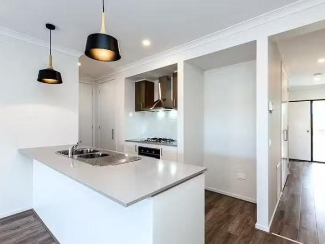 Cheap 21 Bruckner Drive, POINT COOK, VIC 3030 House for Rent