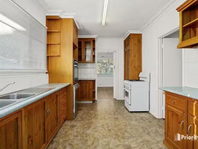 Unique 21 Clarence Avenue, Kennington, VIC 3550
