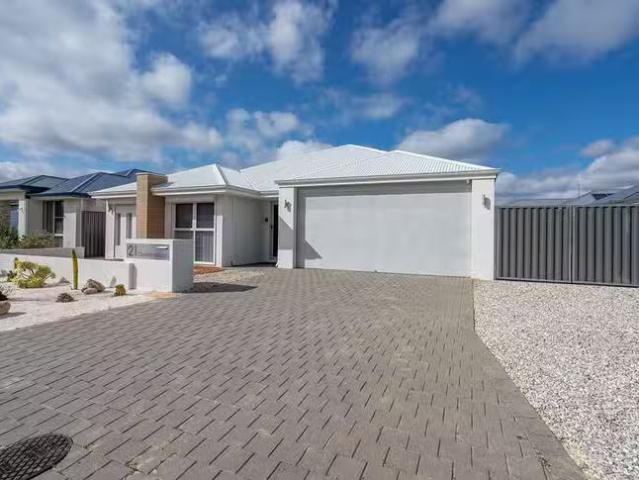 Charming 21 Claystone Loop, Piara Waters, WA 6112