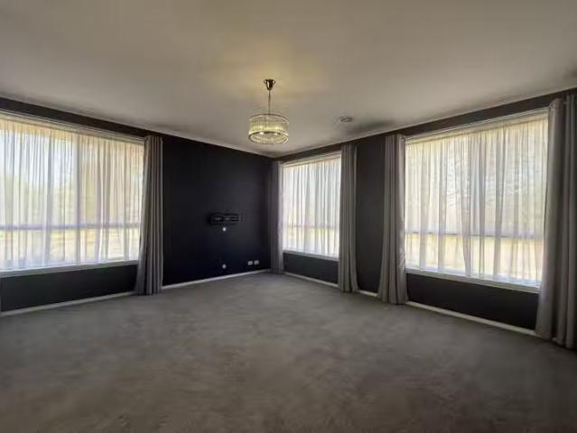 For Rent! 21 Panorama Drive, Hillside VIC 3037