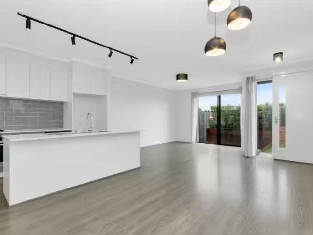 Unique 21 Woodward Loop, Taylor House for rent Listed by Nata.