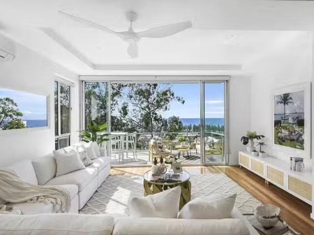 Unique 2/20 Mount Street, Burleigh Heads, QLD 4220