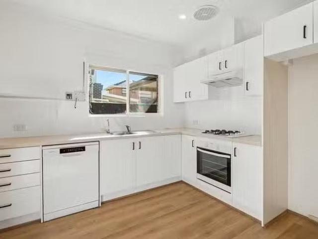 Just in! 2/215 Tapleys Hill Road, Seaton, SA 5023