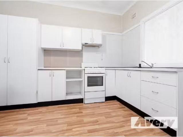 For Rent! 221 Brighton Avenue, TORONTO House for rent Listed.