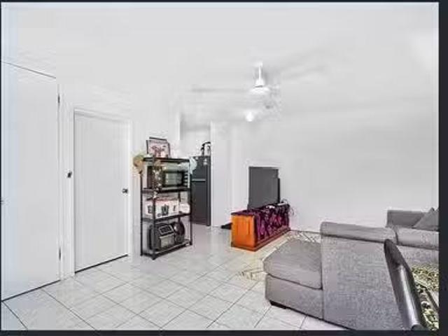 Deal! 2/21 Moody Street, Manunda, QLD 4870