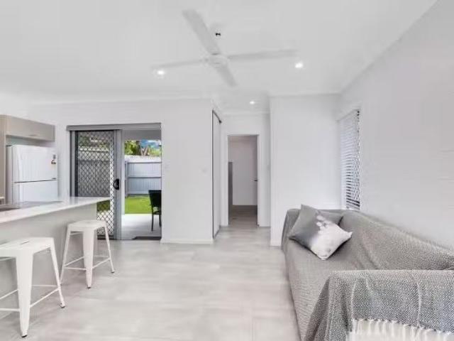 Cheap 2/21 Reservoir Road, Manoora, QLD 4870