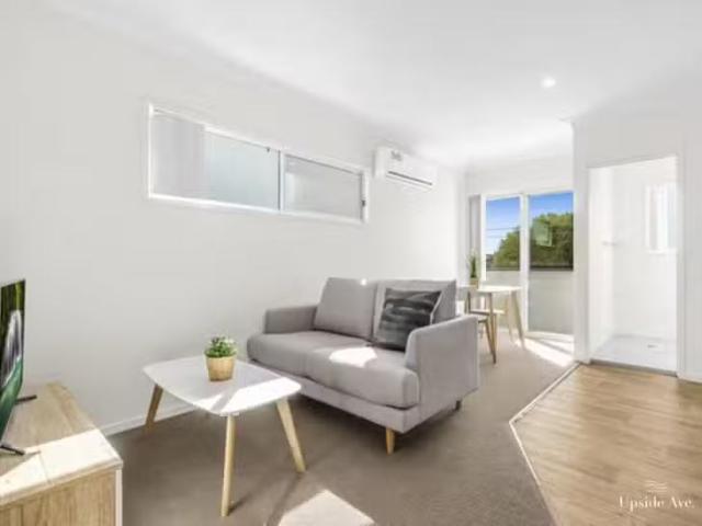 Unique 2/236 Stradbroke Avenue, Wynnum, QLD 4178