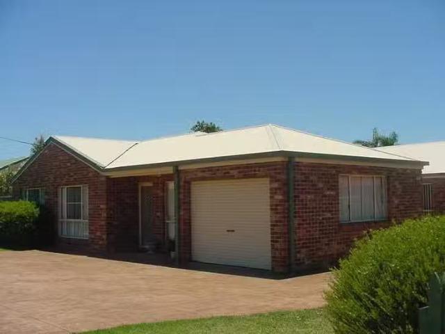 Unique 2/245 Nelson Street, Kearneys Spring, QLD 4350