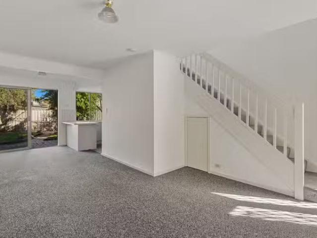Rental! 2/24 Victoria Street, GLANVILLE, SA 5015 Townhouse f.
