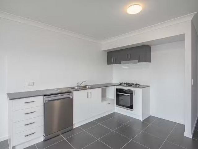 Nice 2/28 Langara Drive, SOUTHSIDE, QLD 4570 House for Rent
