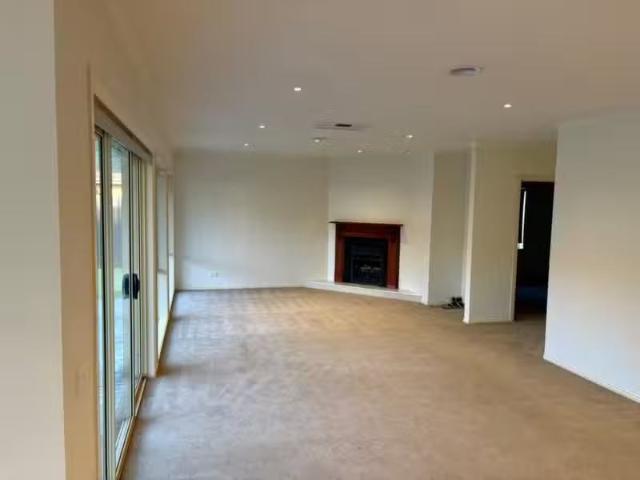 Nice 22 Marchiori Road, Blackburn North VIC 3130 House For L.
