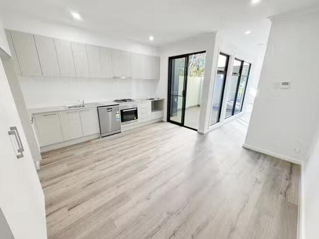 Deal! 22 Kingsway Court, Tonsley, SA 5042
