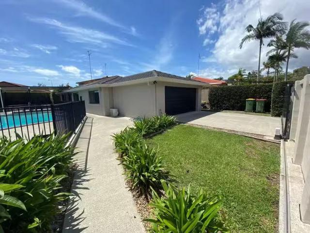 Just in! 22 Lambros Drive, BENOWA, QLD 4217 House for Rent