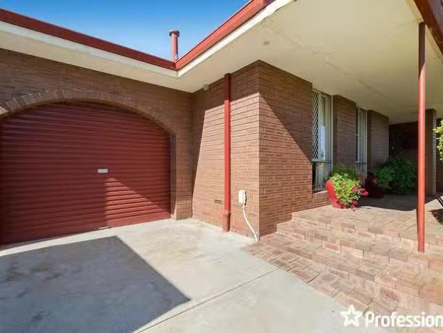 Cozy 22 Winchester Way, Leeming, WA 6149