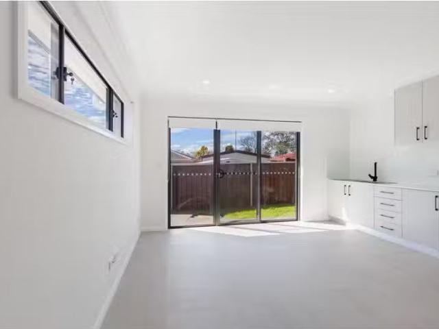 For Rent! 22a Primrose Circuit, CLAREMONT MEADOWS House for re.