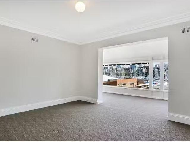 Nice 2/33 New Beach Road, DARLING POINT Apartment for rent Li.