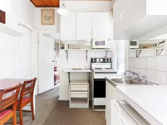 Deal! 2/304 Miller St, North Sydney NSW 2060
