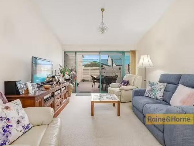 Just in! 2/30 Bogan Road, Booker Bay, NSW 2257