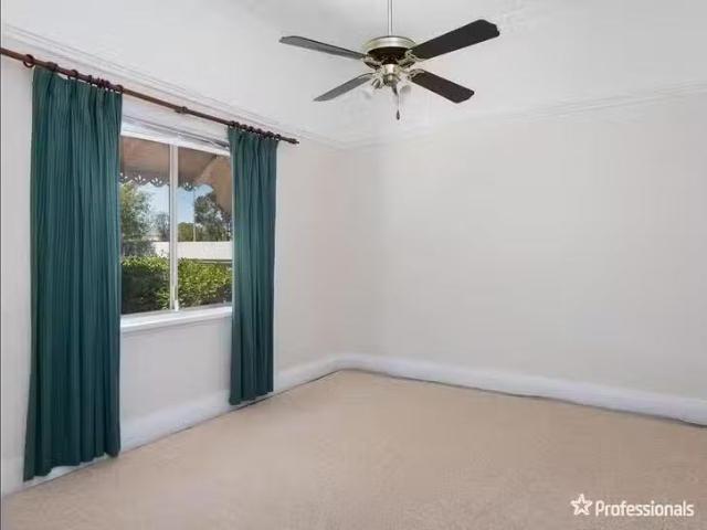 Charming 231 Burt Street, Victory Heights, WA 6432
