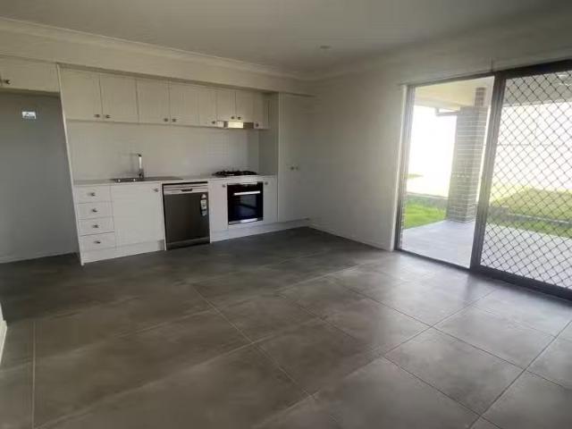 Just in! 2/32 Talleyrand Cct, Greta House for rent Listed by.