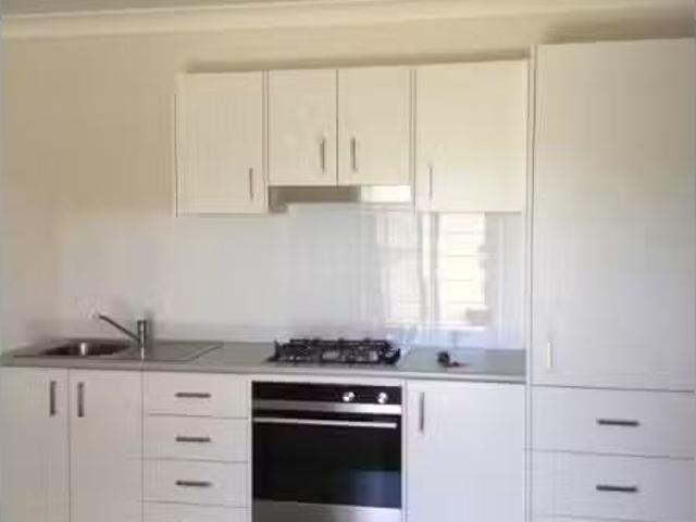 Charming 2/34 Cole Road, WEST TAMWORTH Townhouse for rent Lis.