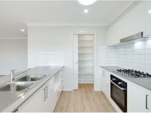 Deal! 2/36 Sandridge Street, Thornton Townhouse for rent List.