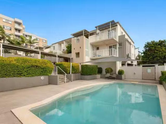 Cozy 23/96 Norman Crescent, Norman Park, QLD 4170