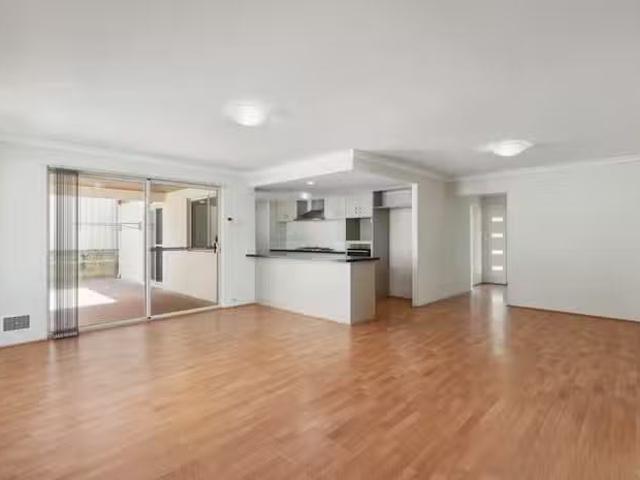 Deal! 23 Marathon Loop, Madeley WA 6065